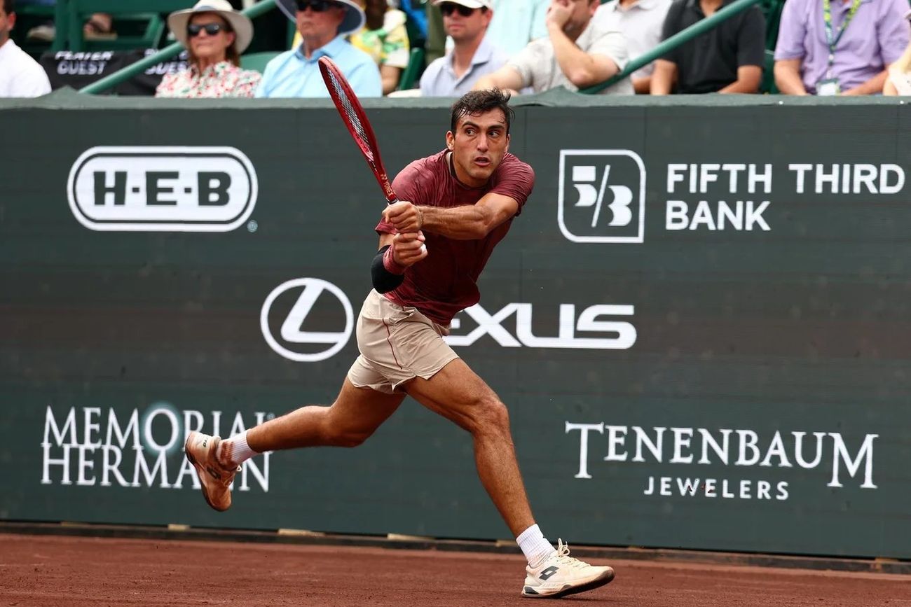 Román Burruchaga enfrentó al local Tommy Paul (21) en la final del ATP de Houston. (Prensa ATP Houston)