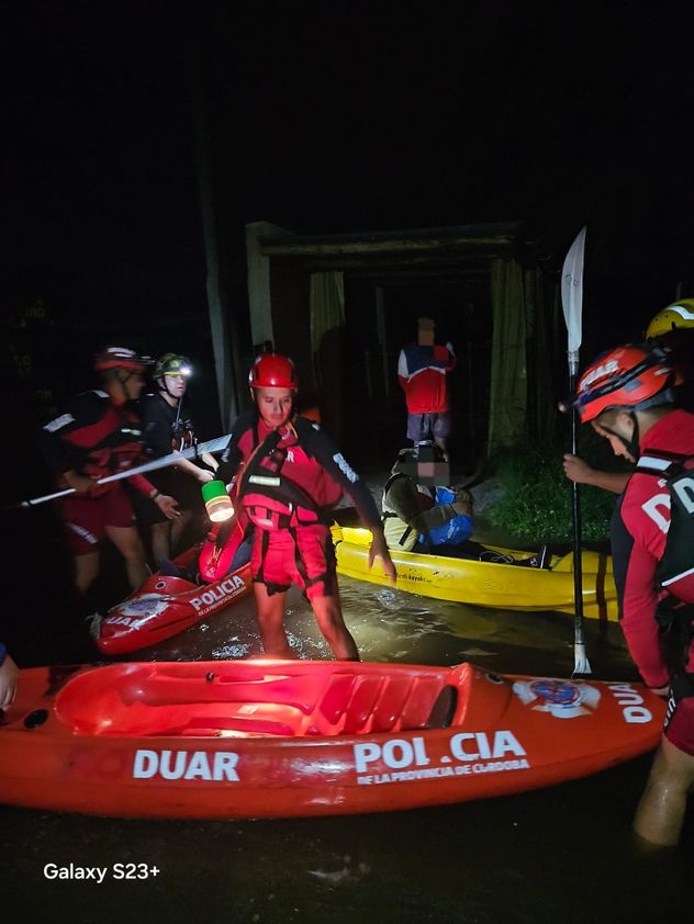 Familias evacuadas por la crecida del río Los Sauces en Villa Dolores y Las Tapias