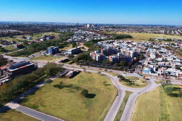 La zona sur de la ciudad de Córdoba continúa consolidándose como uno de
los polos residenciales más demandados del mercado inmobiliario local.