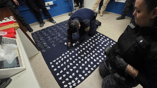 Operativo policial que permitió secuestrar droga en un búnker en Cooperativa Los Paraísos. (Policía)