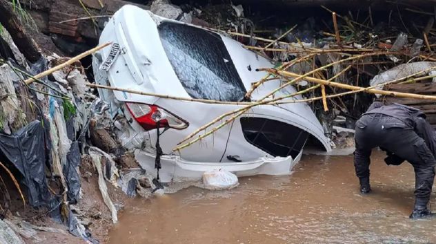 El dolor de los familiares de la pareja tucumana que falleció en el temporal en esa provincia.