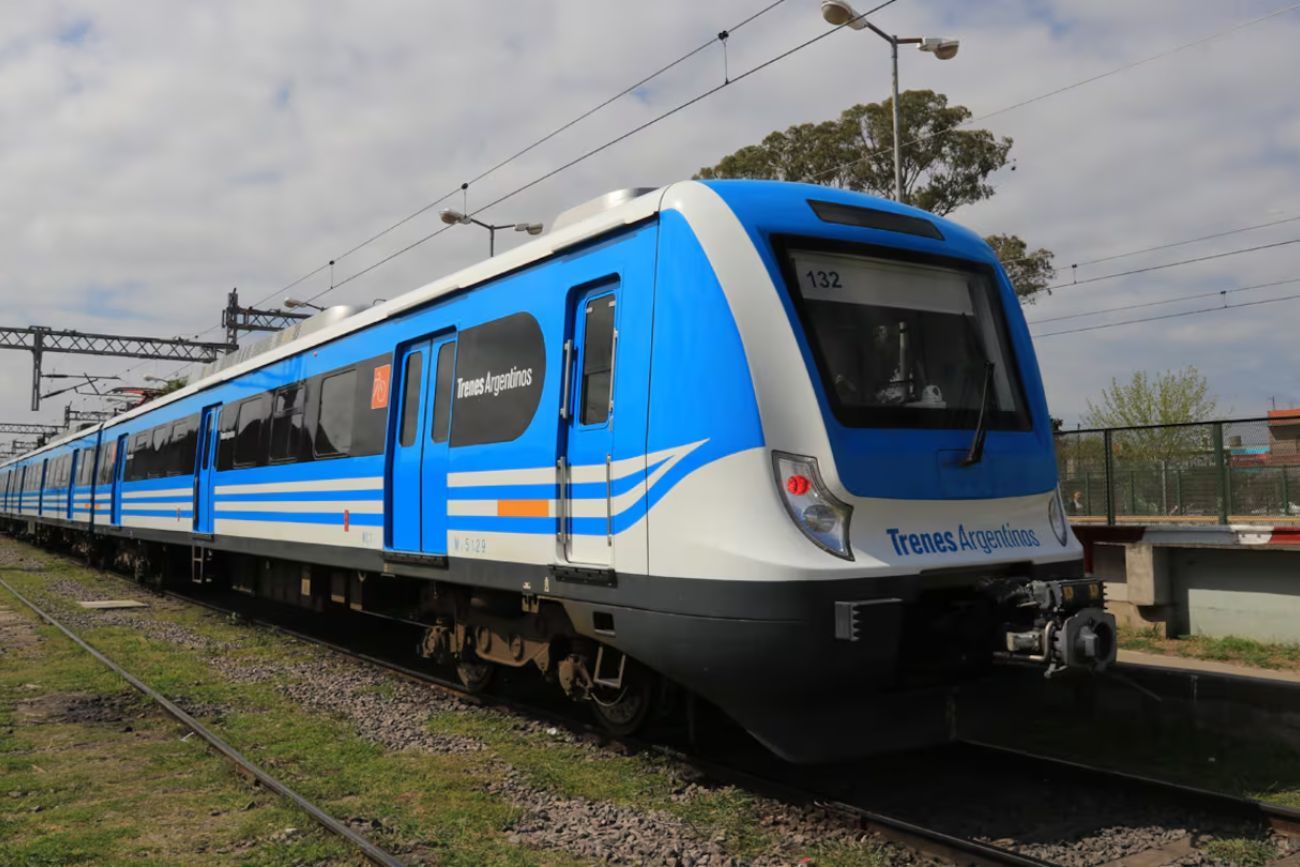 Tren Roca en Buenos Aires: hay demoras y cancelaciones por un hombre armado que tomó una rehén