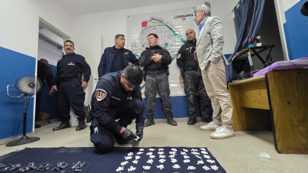 Operativo policial que permitió secuestrar droga en un búnker en Cooperativa Los Paraísos. (Policía)