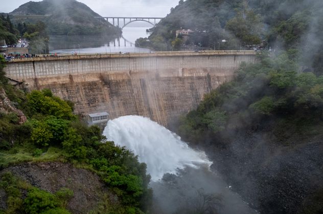 Impactantes imágenes de los Diques San Roque y Los Molinos, a pleno tras las lluvias del fin de semana.