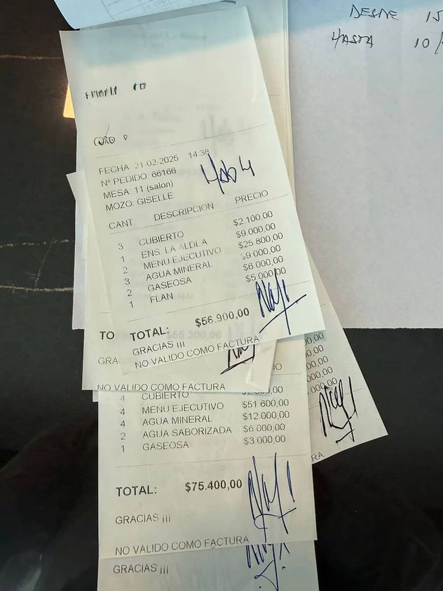 Acusan al exarquero Navarro Montoya de dejar una deuda millonaria en un restaurante.