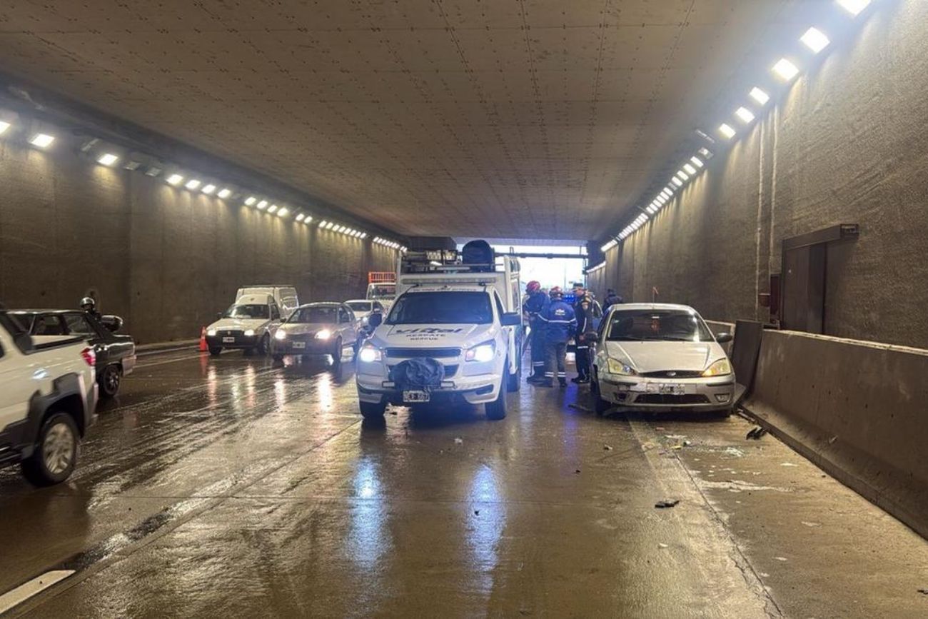 Córdoba: ocho vehículos involucrados en un choque en cadena en el túnel de la Mujer Urbana