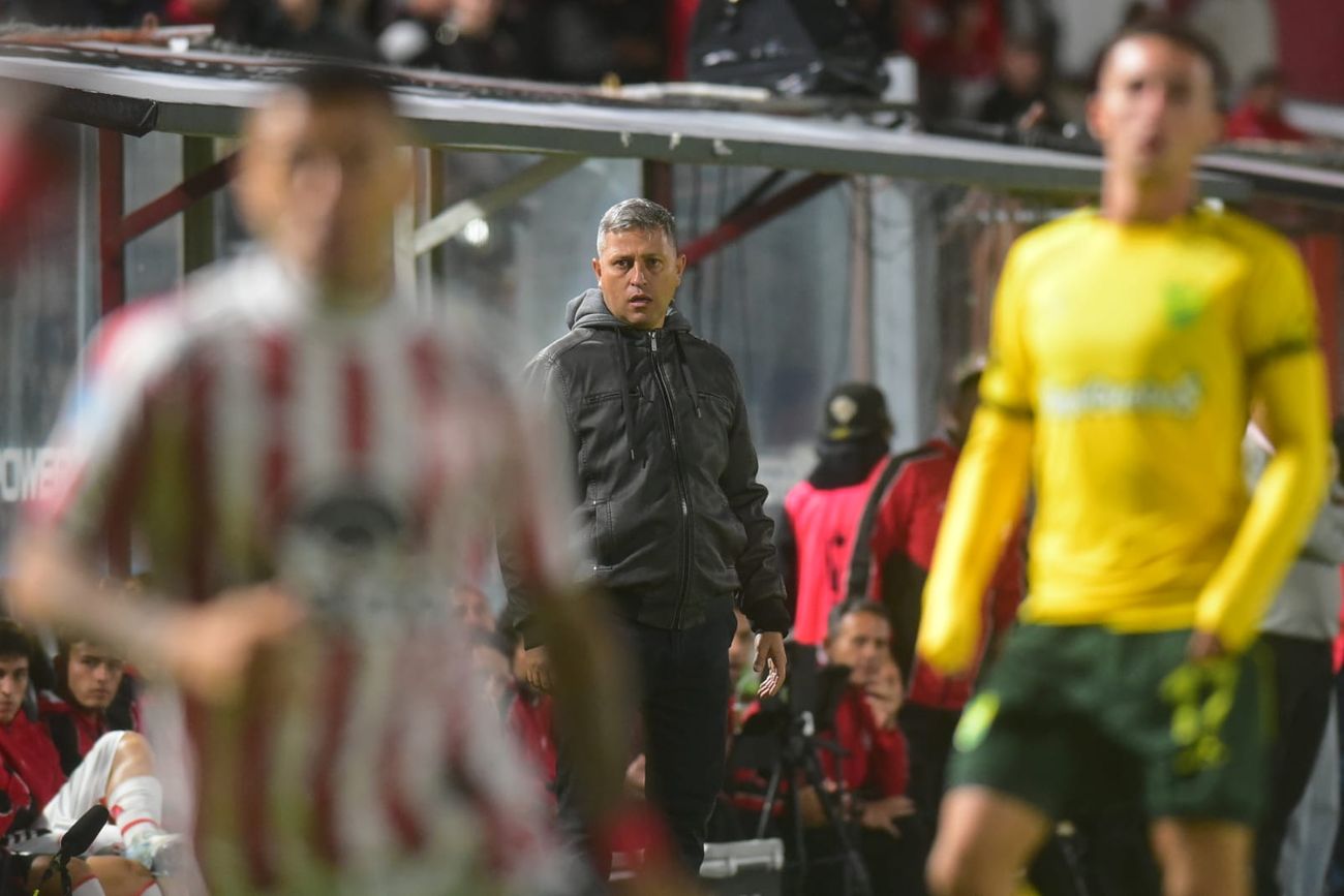 Diego Flores se fue muy contento con la actuación de Instituto. (Javier Ferreyra / La Voz)