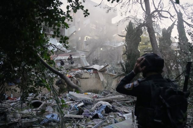 Misiles iraníes caídos en Israel este lunes.