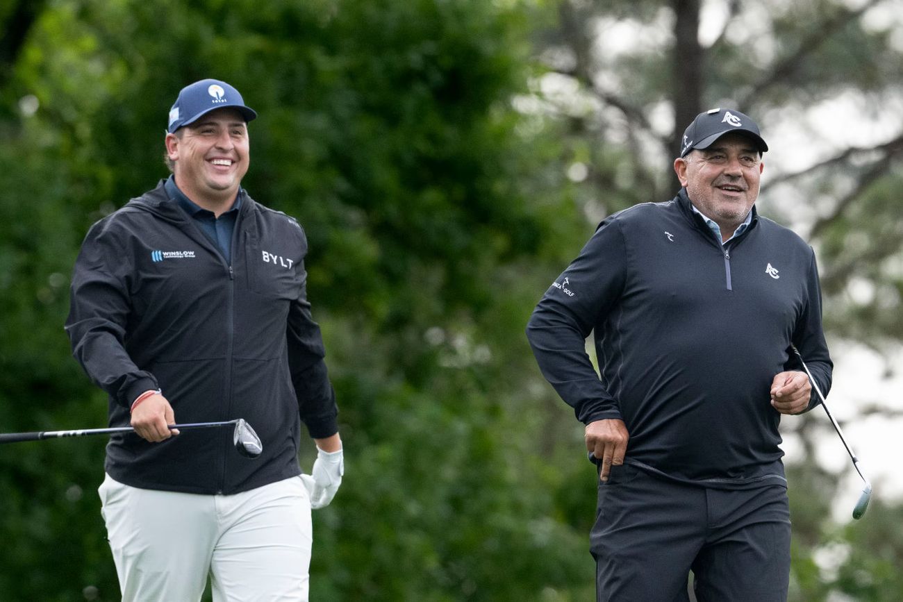 Mateo Pulcini, de Río Cuarto, y Ángel Cabrera, de Villa Allende, en el Masters de Augusta. (Prensa Masters)