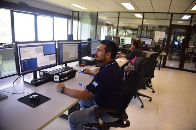 La  estación terrena donde recibe las señales satelitales. 