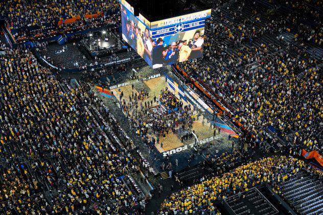 Michigan se consagró campeón del básquet universitario de Estados Unidos al superar al favorito Uconn. (AP)