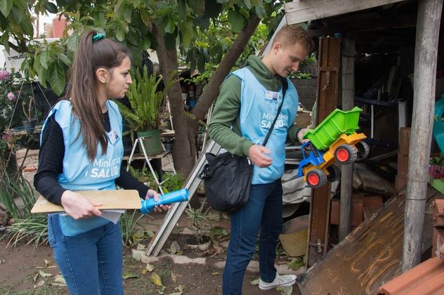 El descacharreo sigue siendo fundamental para combatir los criaderos del mosquito Aedes aegypti. 