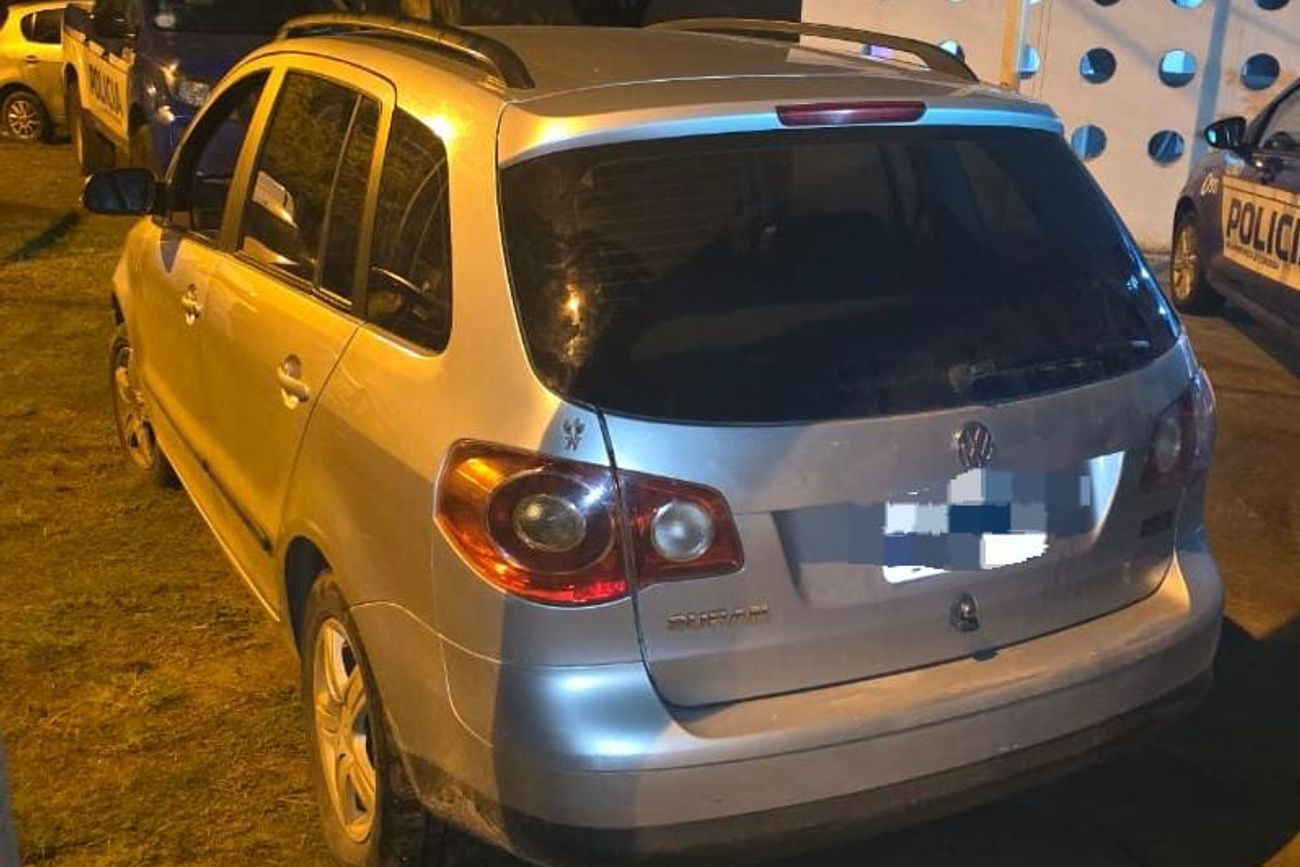 El auto en que circulaba. (Policía)