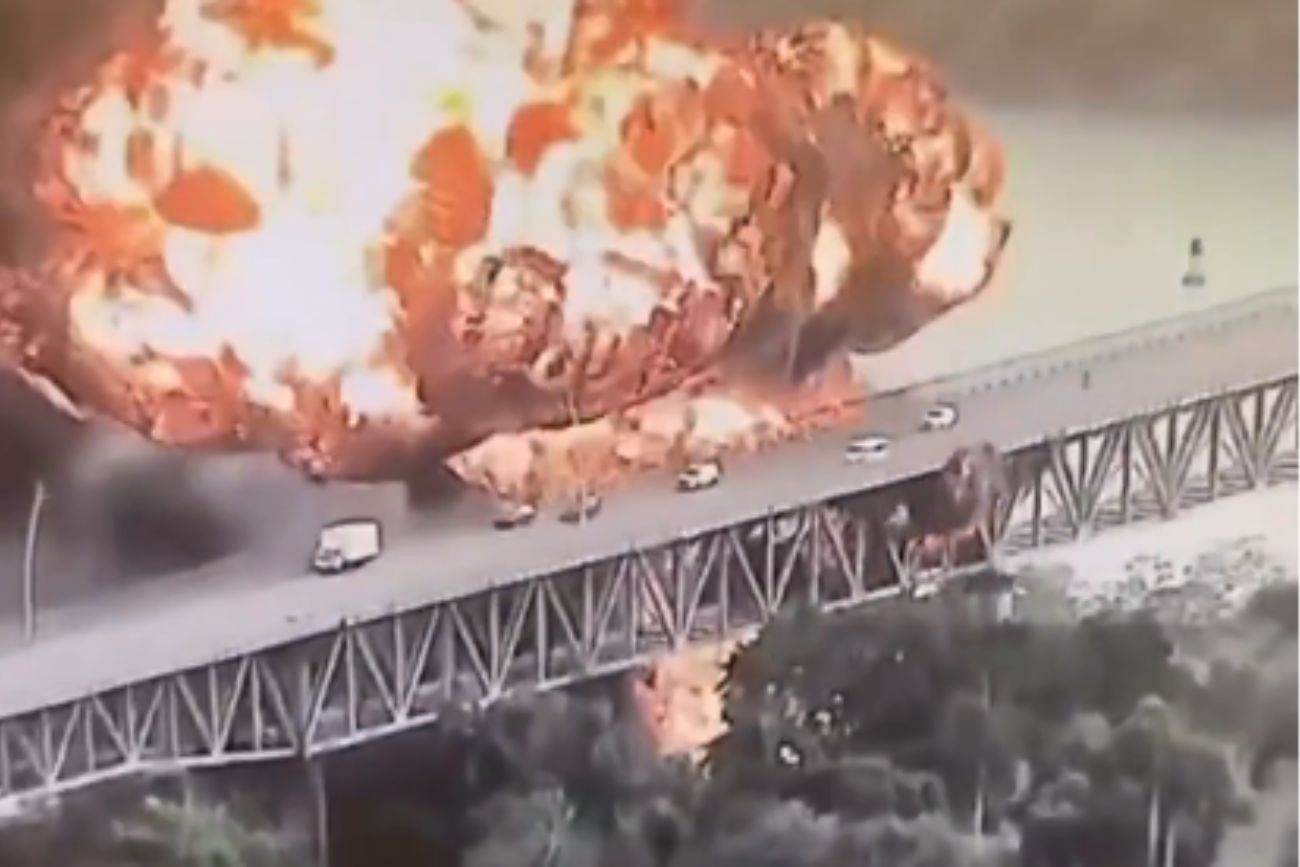 Impactante incendio en el Canal de Panamá: un muerto y heridos tras la explosión de cisternas de combustible
