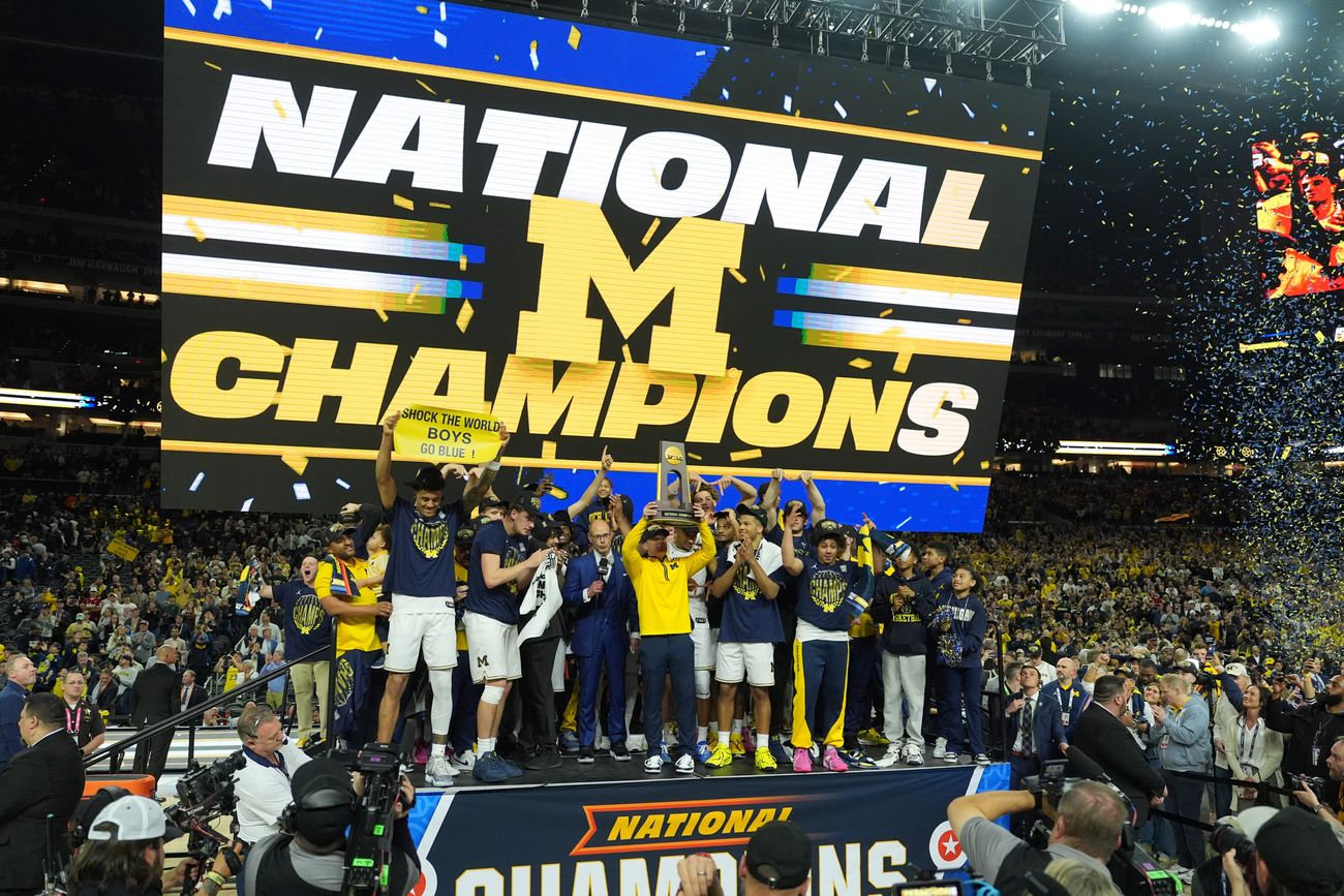 Michigan se consagró campeón del básquet universitario de Estados Unidos al superar al favorito Uconn. (AP)