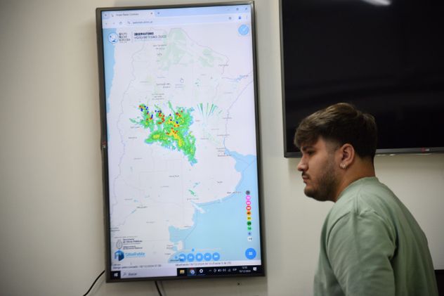 El Servicio Meteorológico recopila datos de presión atmosférica, temperatura y humedad para elaborar pronósticos sobre el estado del clima.