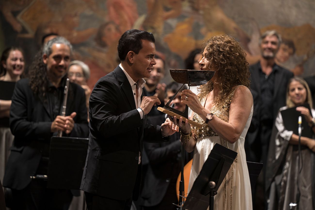 El presidente de la Agencia Córdoba Cultura, Marcelo Rodio, distinguió a la reconocida artista Patricia Sosa por su aporte a la cultura.