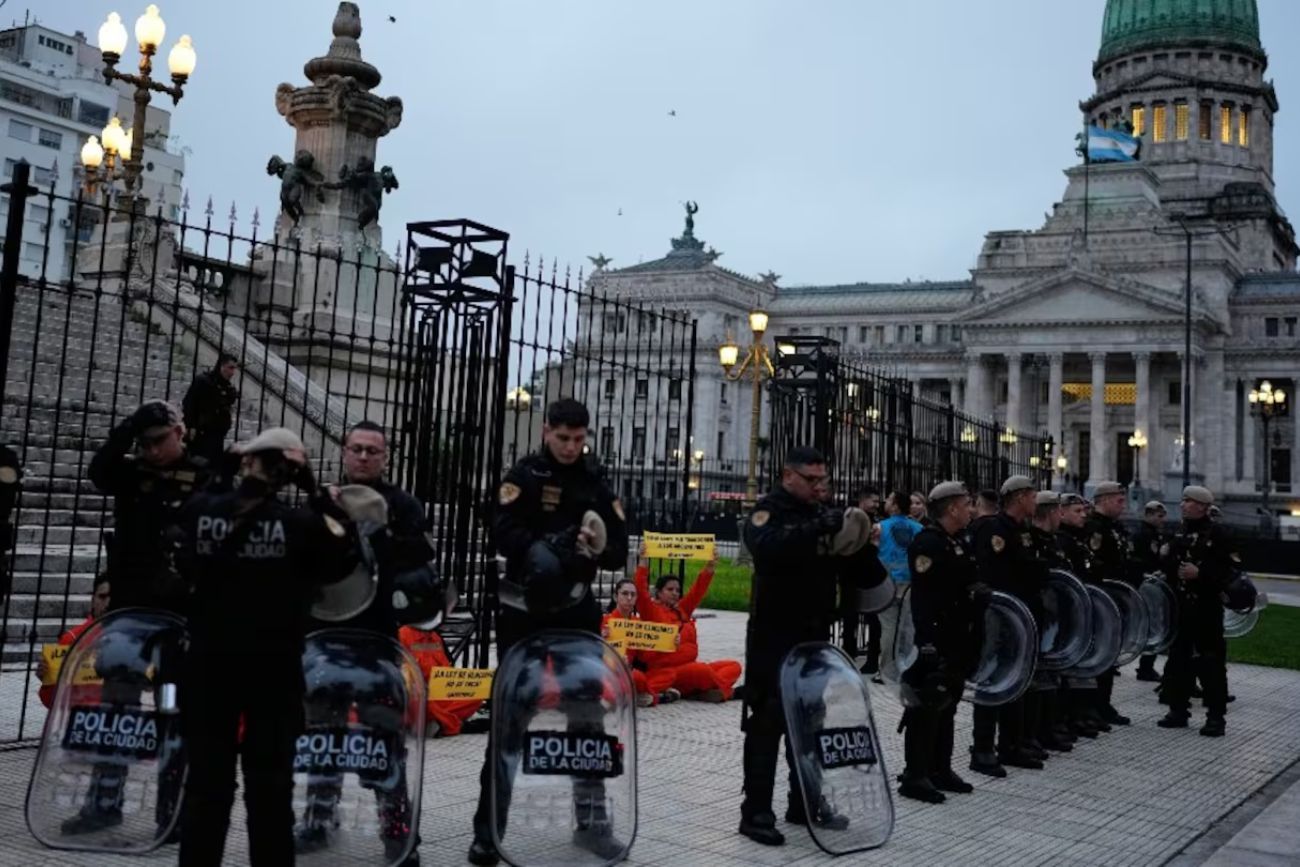 Congreso: vigilia ambientalista y fuertes cruces por la reforma de la Ley de Glaciares