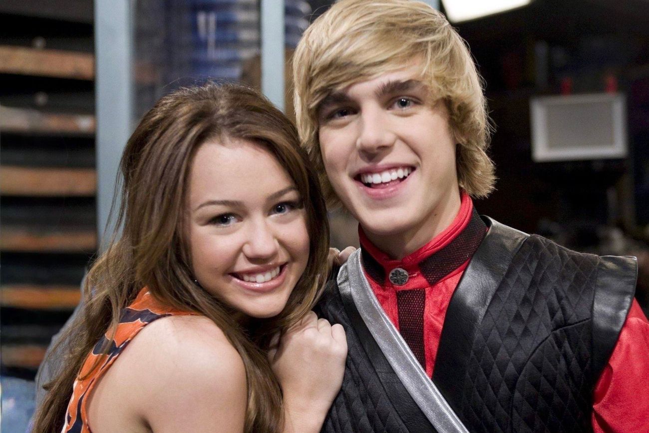 Miley Cyrus y Cody Linley grabando Hannah Montana.