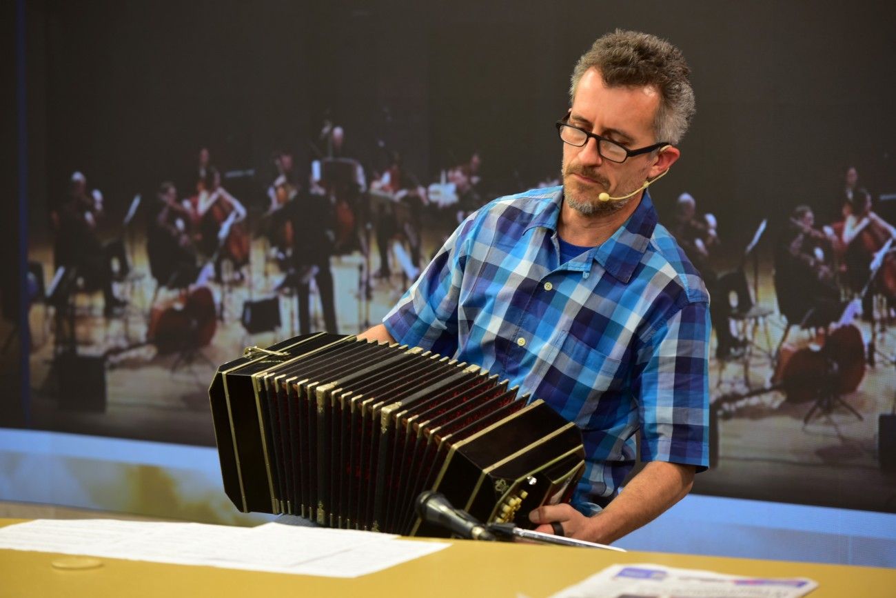  El bandoneonista Damián Torres en el streaming de La Voz en Vivo. 