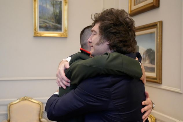 Javier Milei recibió al gendarme Nahuel Gallo en la Casa Rosada tras su liberación en Venezuela.
