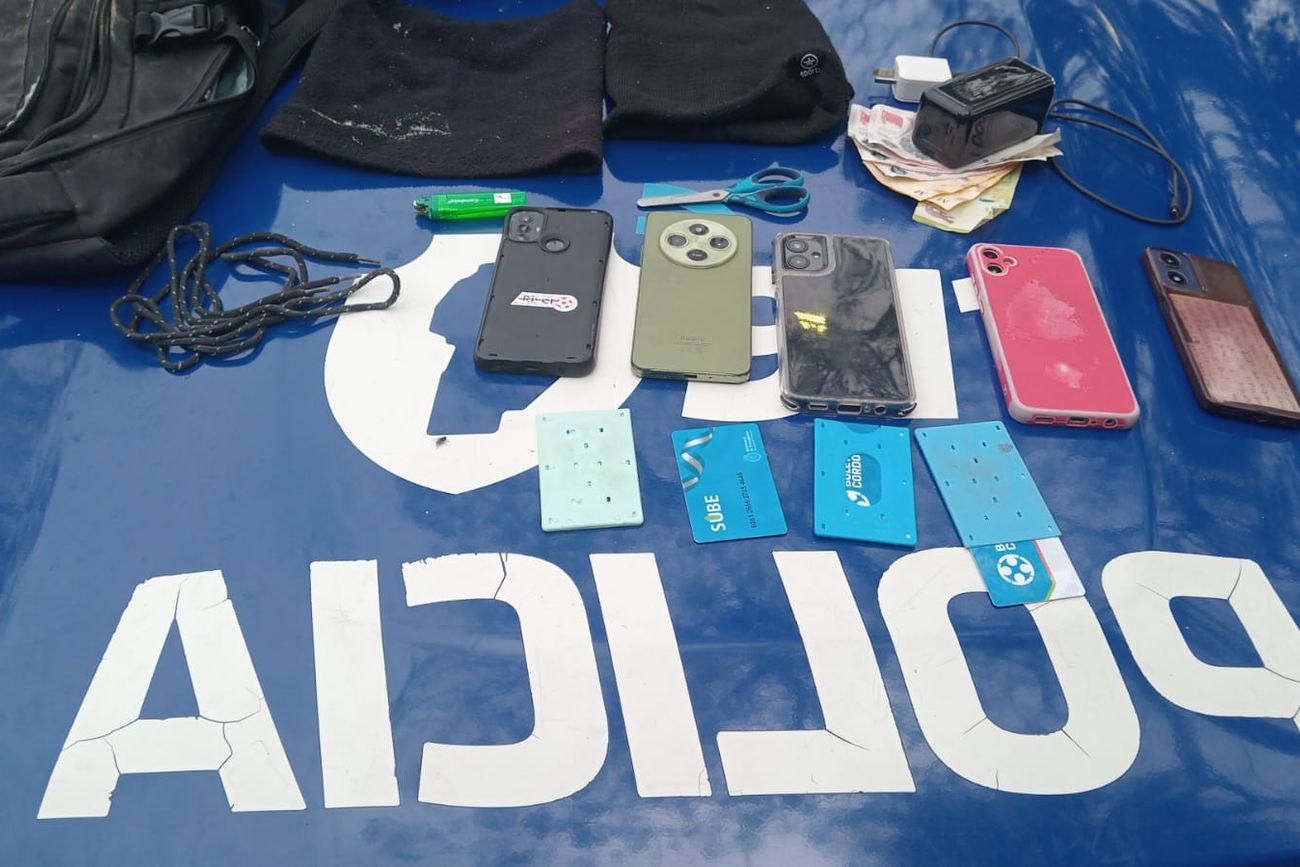 Los objetos secuestrados. (Policía)