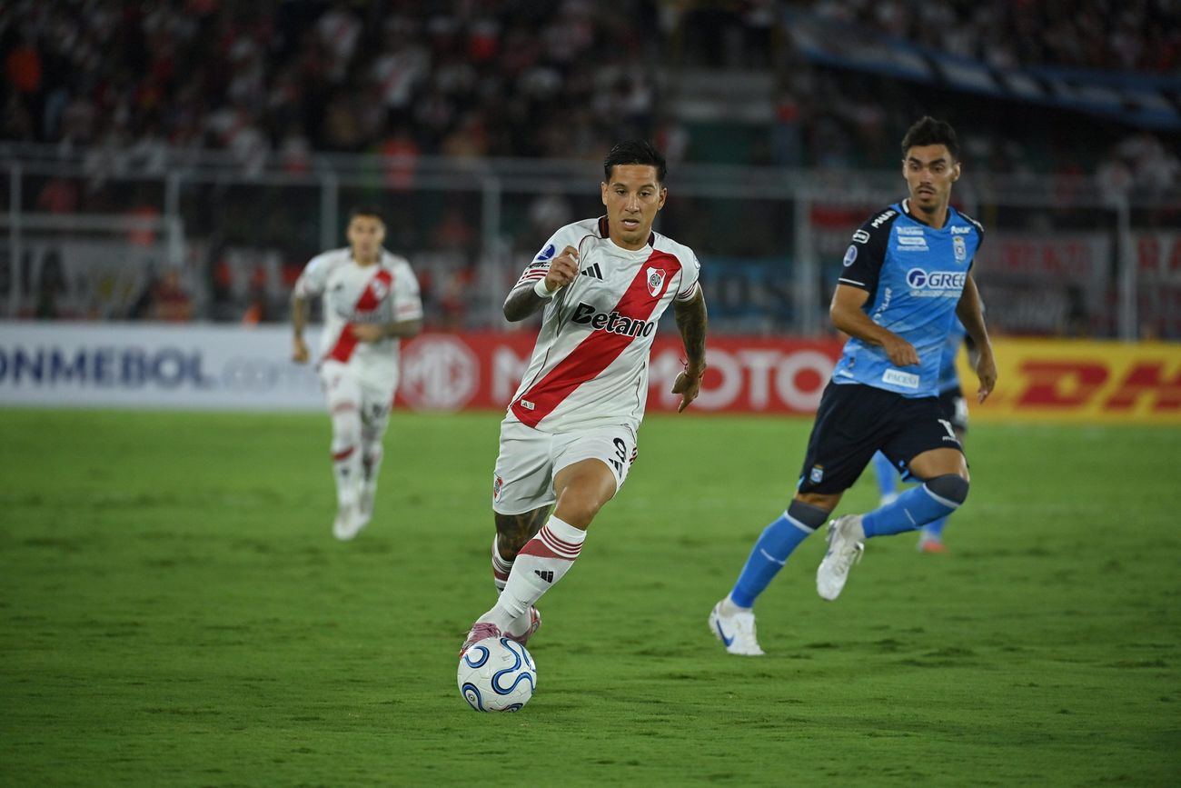 River empató 1-1 con Blooming: la roja temprana al capitán, el gol de Driussi y el aguante