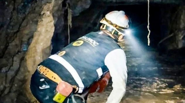 Derrumbe en la mina Santa Fe, en El Rosario, Sinaloa, Mexico. Rescate del segundo trabajador atrapado.