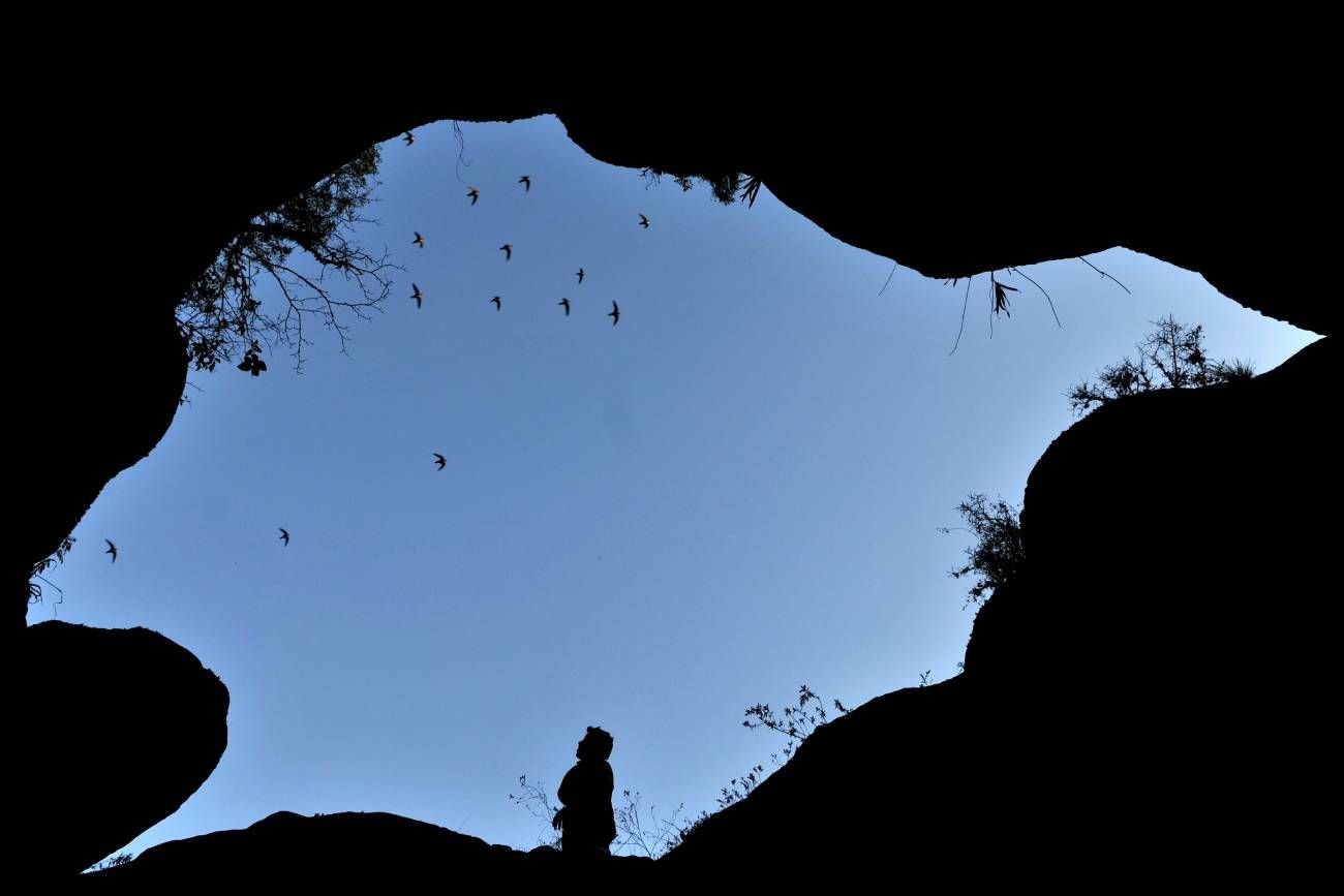 La Cueva de los Pajaritos en la Reserva Ecológica Mallín, y todos los hermosos paisajes que la rodean.