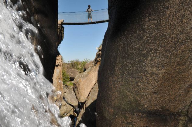 La Cueva de los Pajaritos en la Reserva Ecológica Mallín, y todos los hermosos paisajes que la rodean.
