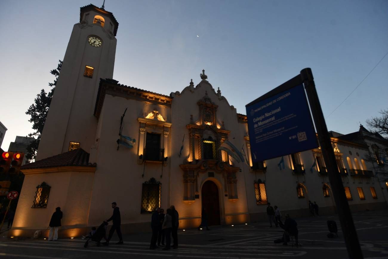 El Monserrat, junto a los edificios de la Manzana Jesuítica, Patrimonio de la Humanidad.
