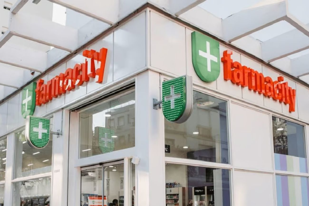 Farmacity expande su presencia en Uruguay: adquierió 10 nuevas sucursales y duplicó su estructura