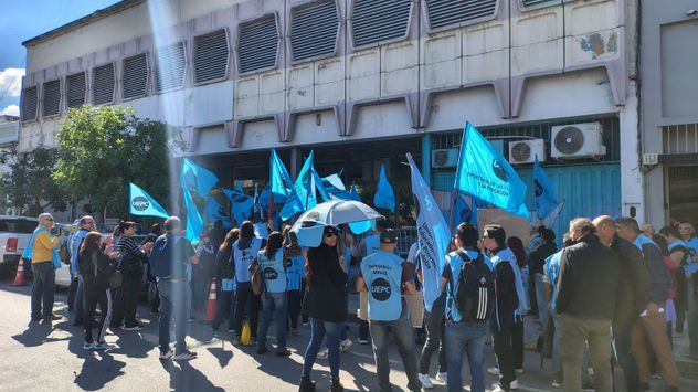 En la primera reunión de conciliación obligatoria, el gremio docente (UEPC) le exigió al Gobierno provincial que no concrete los descuentos por los tres días de paro. (Prensa UEPC)