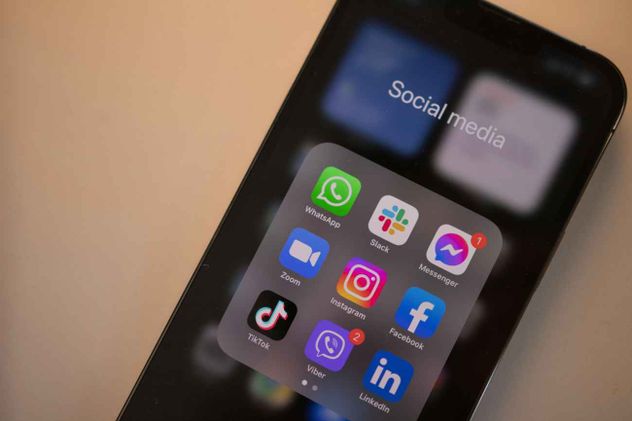 Investigan cómo el trabajo como creador de contenido en redes sociales puede afectar a la salud.