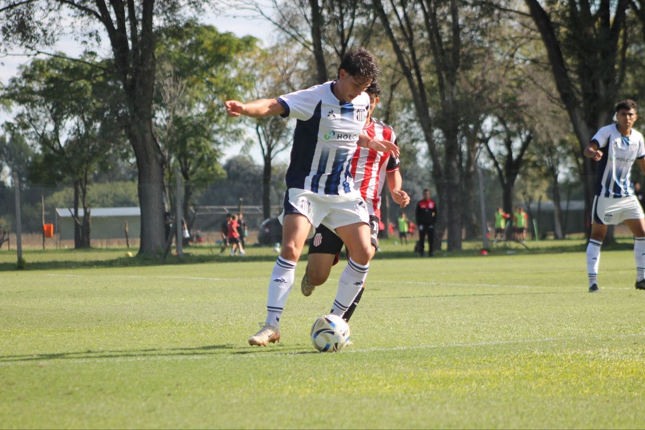 Talleres en su visita a Barracas Central, por el Torneo de Reserva.