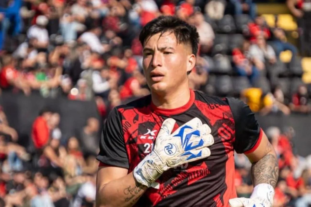 Tomás Paredes, con chances de ser arquero titular ante Racing.