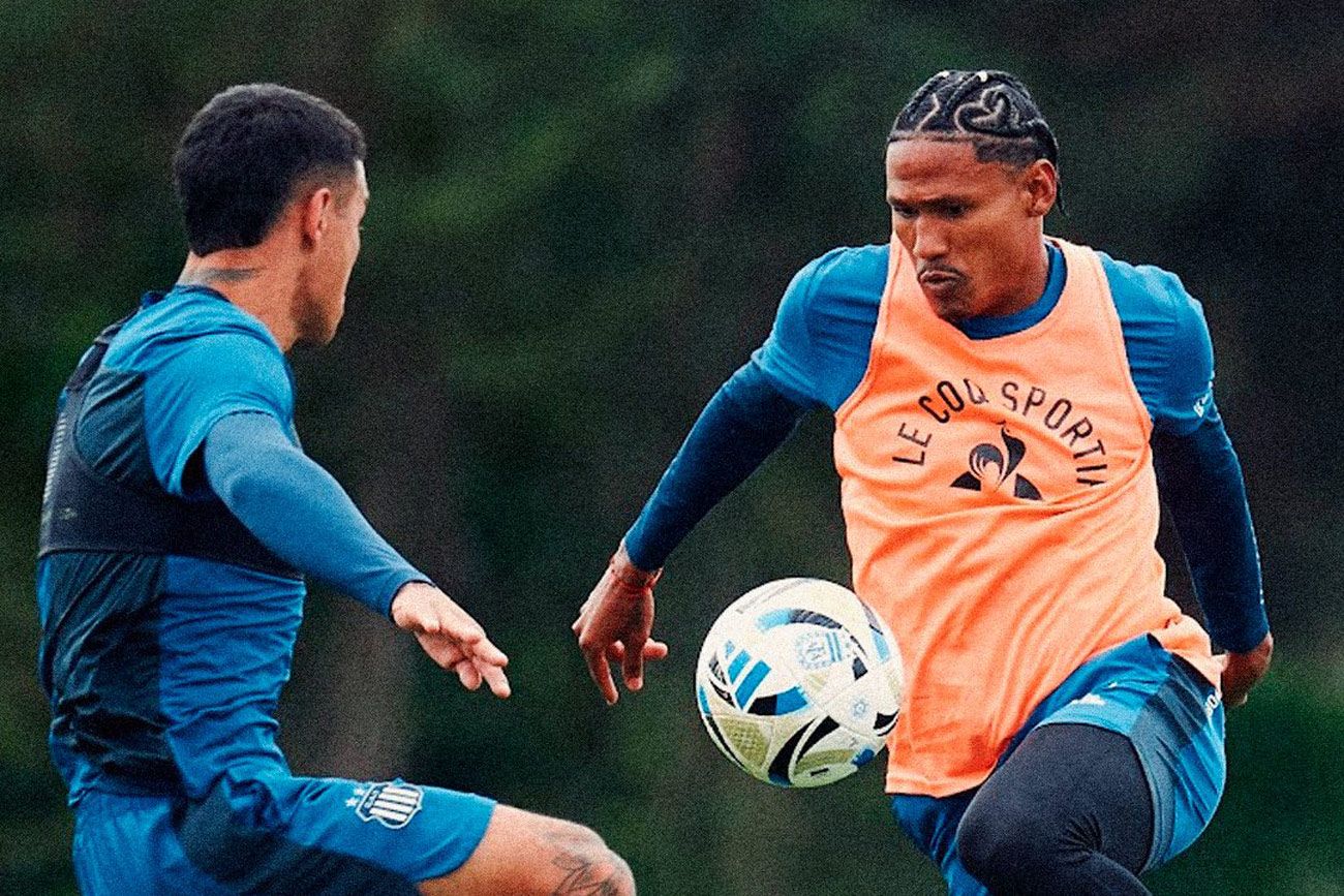 Rick, delantero brasileño de Talleres en un entrenamiento del equipo en el CARD.