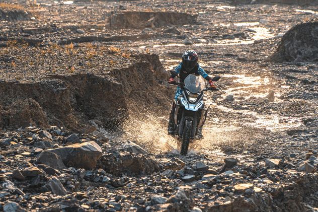 Vivi la aventura, naturaleza y adrenalina con la Kove 525X.
