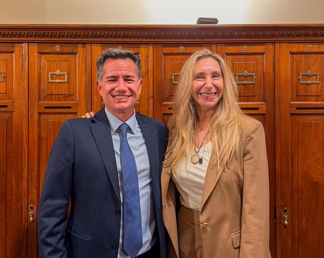 El jefe del bloque libertario, Gabriel Bornoroni, junto a la secretaria general de Presidencia, Karina Milei
