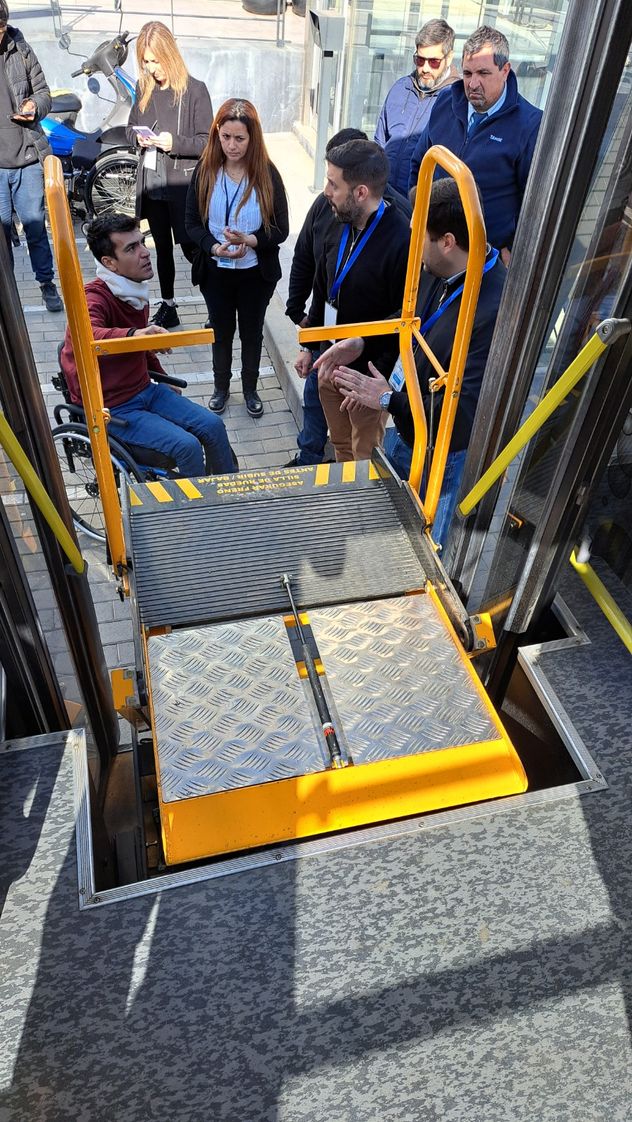 Rampas automatizadas o hidráulicas del sistema de transporte de la Ciudad de Córdoba. 