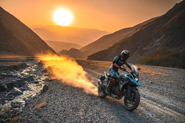 Vivi la aventura, naturaleza y adrenalina con la Kove 525X.
