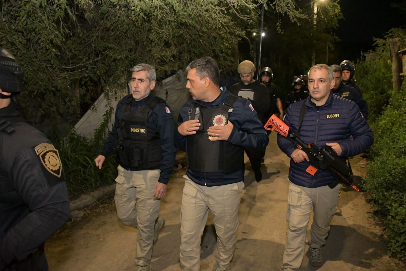 Córdoba: fuerte operativo de la Policía en la zona oeste de la ciudad con más de 300 efectivos desplegados.