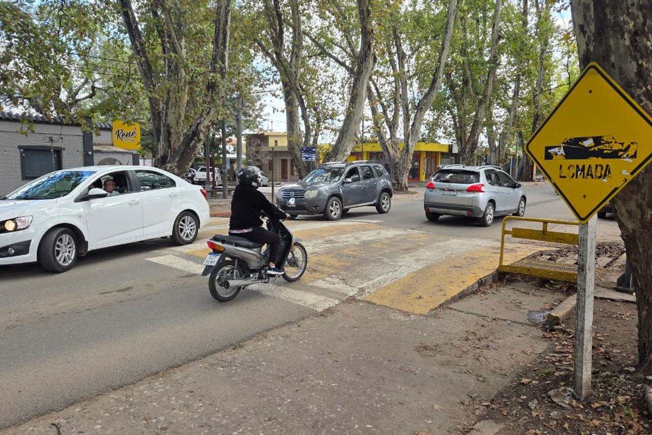 La avenida San Martin, conocida como la calle de los plátanos, es la más transitada en Colonia Caroya. 