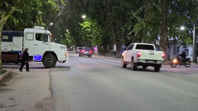La avenida San Martin, conocida como la calle de los plátanos, es la más transitada en Colonia Caroya.