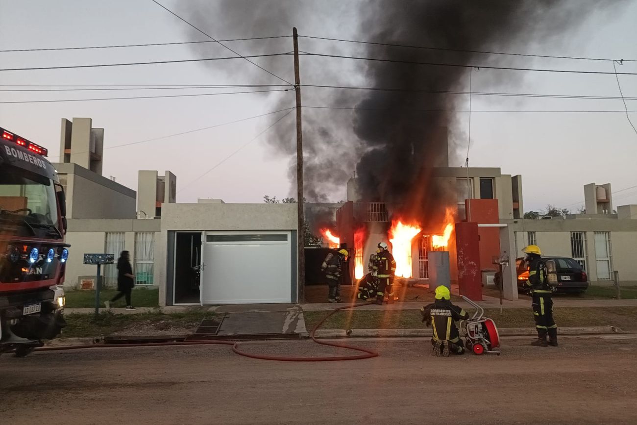 La casa al momento del incendio: daños totales. 