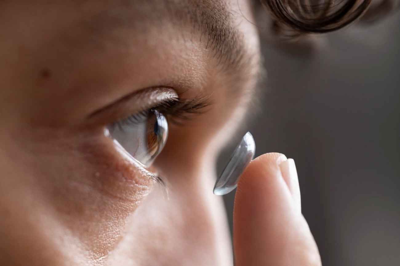 El glaucoma es una enfermedad ocular en la cual la presión intraocular suele estar elevada y que daña en forma progresiva el nervio óptico.