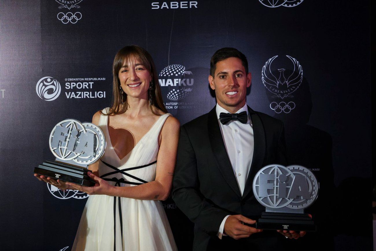 Ganadores del Campeonato del Mundo 2025, en la premiacion FÍA en Uzbekistán. 