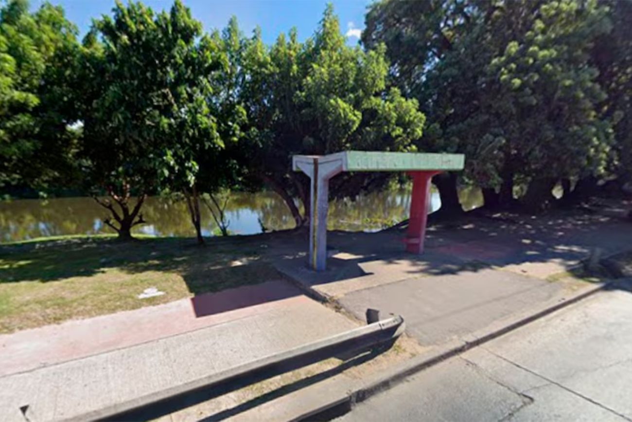 Conmoción en Lanús: un hombre encontró un feto dentro de un balde a orillas del Riachuelo. (Gentileza Infobae)