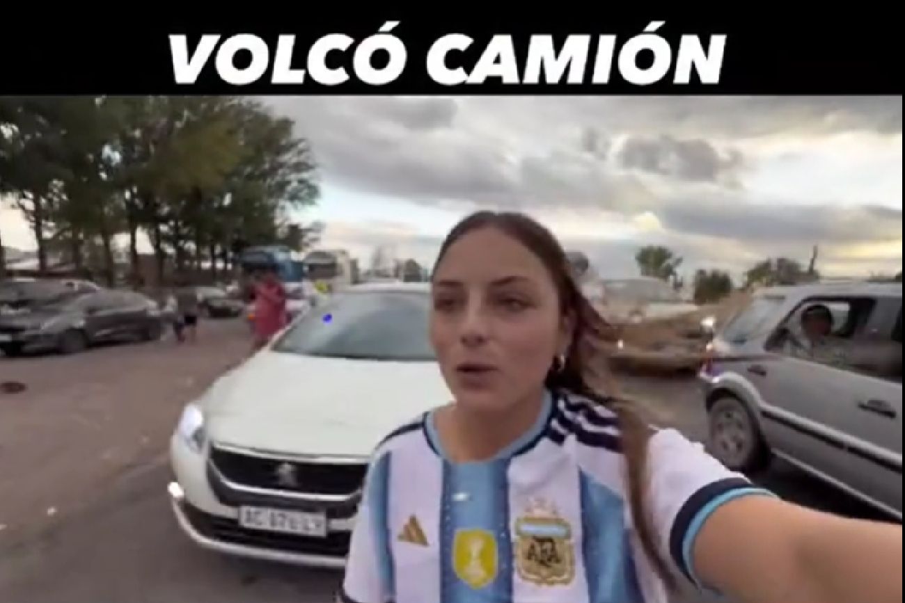 Volcó un camión en la ruta.