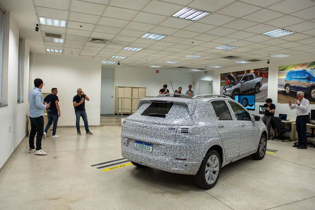 Según General Motor el remate del Sonic es estilo cupé y rivalizará contra el Volkswagen Nivus y el Renault Kardian.